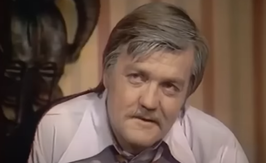 Сергей (Леонид Кулагин), кадр из телеспектакля "Осторожно, листопад" (1977)