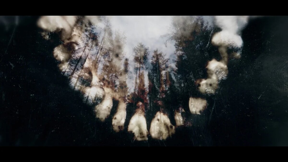 История захватывающая, мрачная с самого начала, и она продолжается ,чтобы создать главного героя сериала, судебного патологоанатома, пронизанного чувством вины за свое прошлое. 