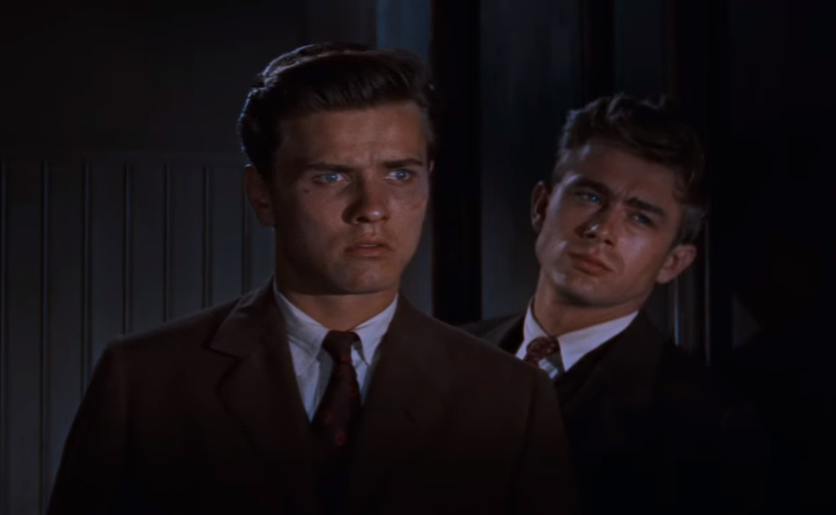 Весьма вольная экранизация романа Стейнбека "К востоку от рая" рассказывает о сложных отношениях между родными братьями. В роли в Арона - Ричард Давалос, в роли Кэла - Джеймс Дин