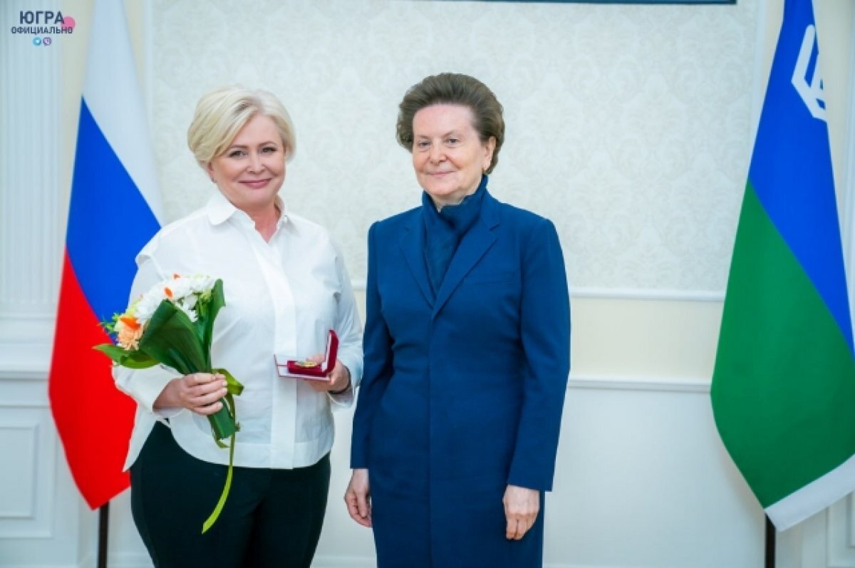    Поздравляя медиков, губернатор округа сказала об их самоотверженном труде и большом вкладе в заботу о здоровье югорчан.