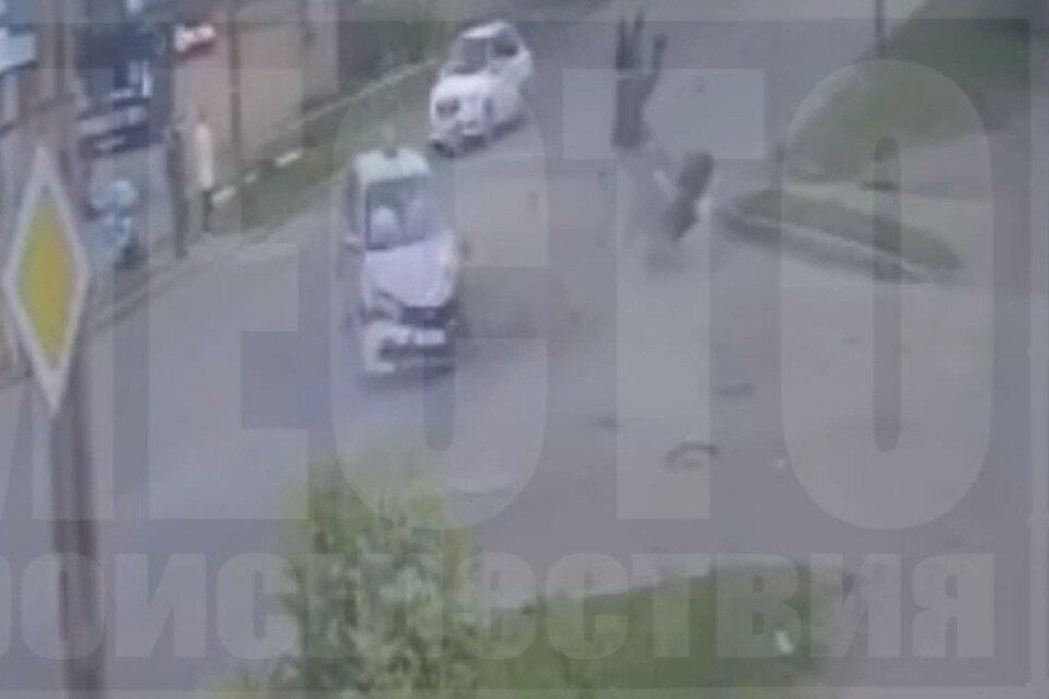    Водитель мотоцикла пролетел через перекресток. Фото: «Место происшествия»