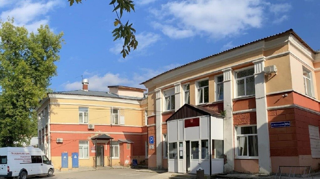     Мужчина на работе получил тяжёлую травму.