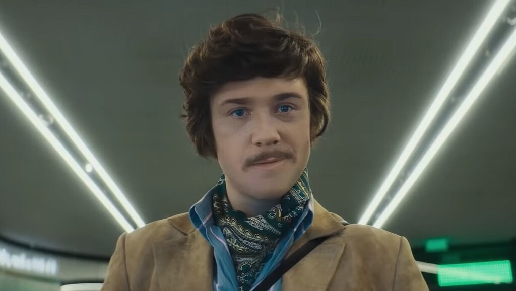 анна щербакова omoda. листовка сбербанк. девушка в рекламе сбер. благотворительная акция добрый новогодний подарок. грустная реклама сбербанка.