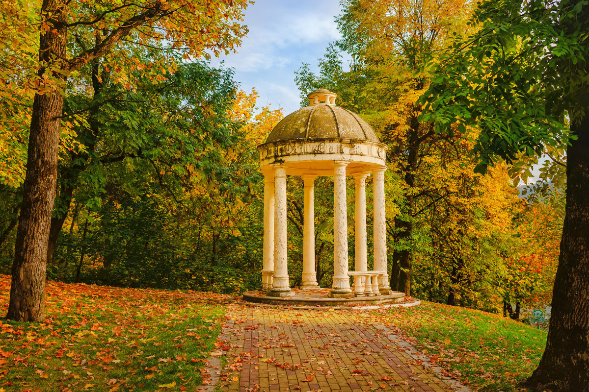    Атажукинский сад осенью