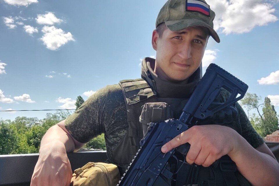    Когда пришла пора подписывать новый контракт, Сергею пришлось возвращаться домой. Личный архив героя публикации