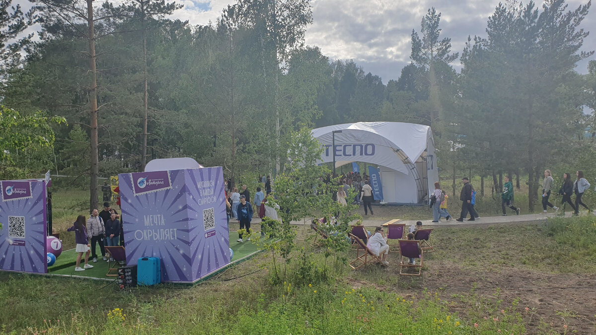 Сегодня у меня буквально было время с 16 часов до 18:30 . Достаточно все организованно на входах , работают волонтеры, которые помогают сориентироваться.-2