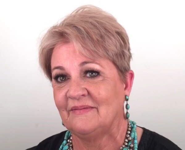 После преображения героиня обрела классическую стрижку пикси и красивый оттенок блонда