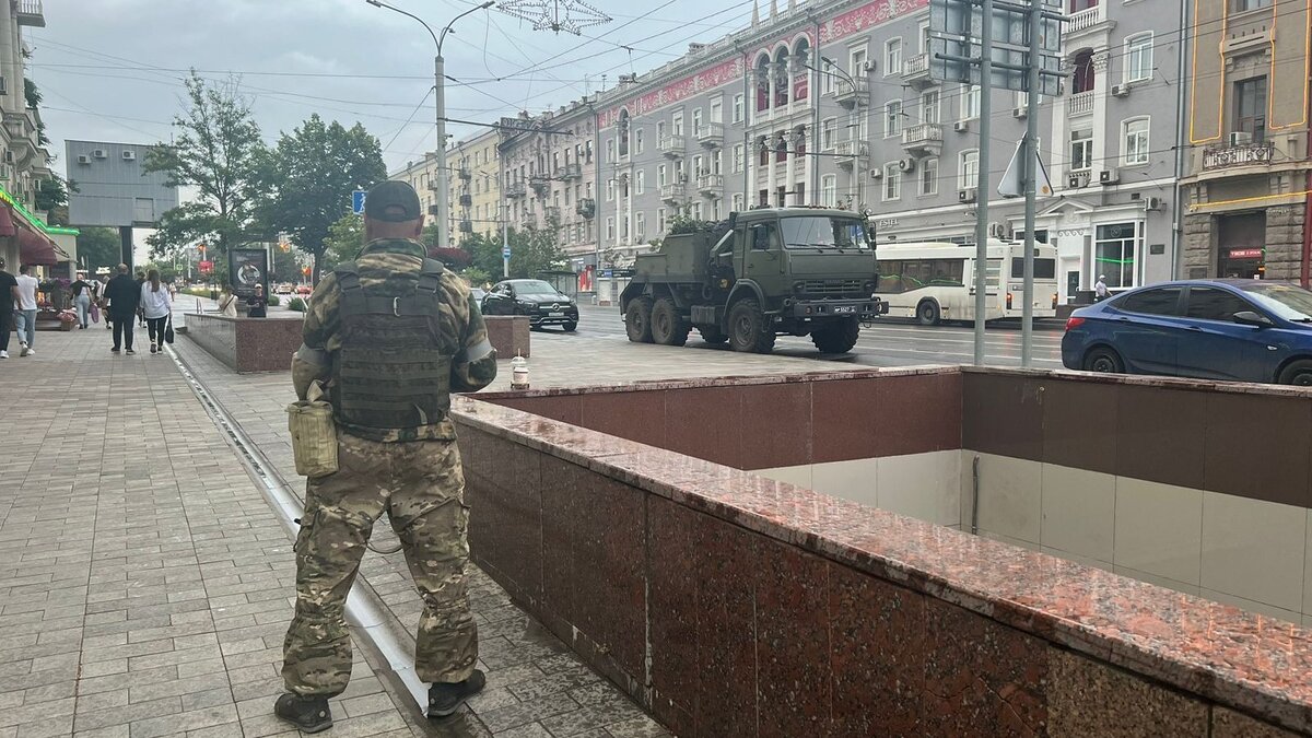     Замминистра региональной политики и массовых коммуникаций Ростовской области Сергей Тюрин прокомментировал СМИ заявление главы ЧВК «Вагнер» об уходе бойцов обратно в полевые лагеря.