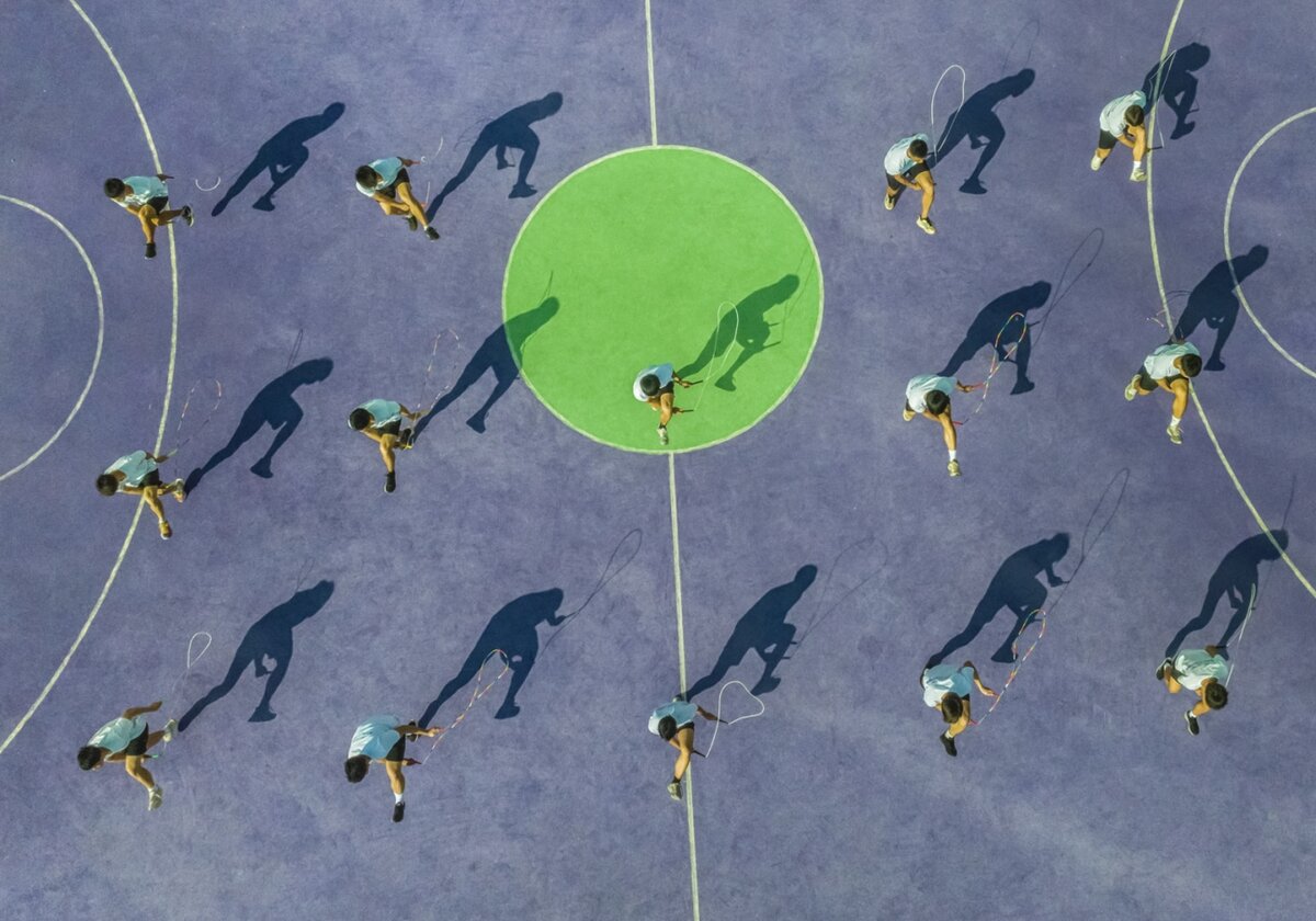 Шутер с дронами. Соревнования квадрокоптеров. Игра дронов 2023. Игра дронов 2023. Гонки дронов.