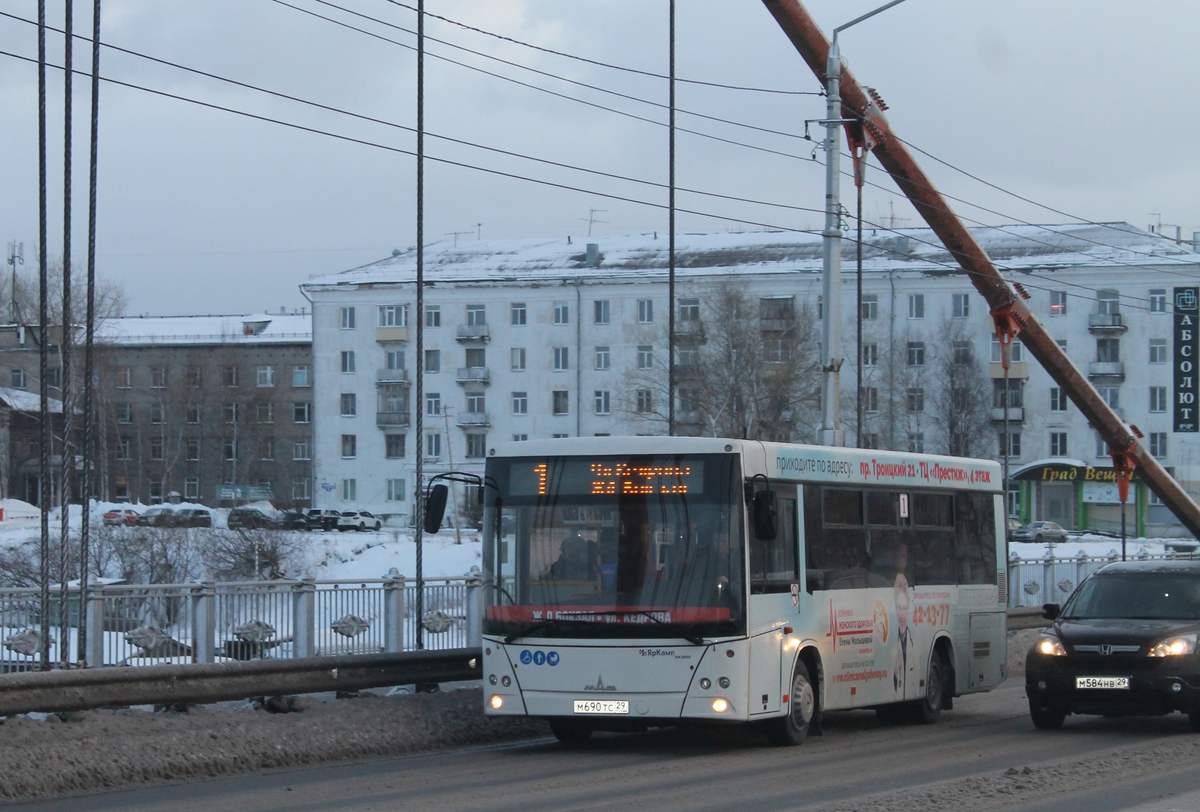 Кузнечевский мост, 2019 г. автобус МАЗ-206, маршрут № 1