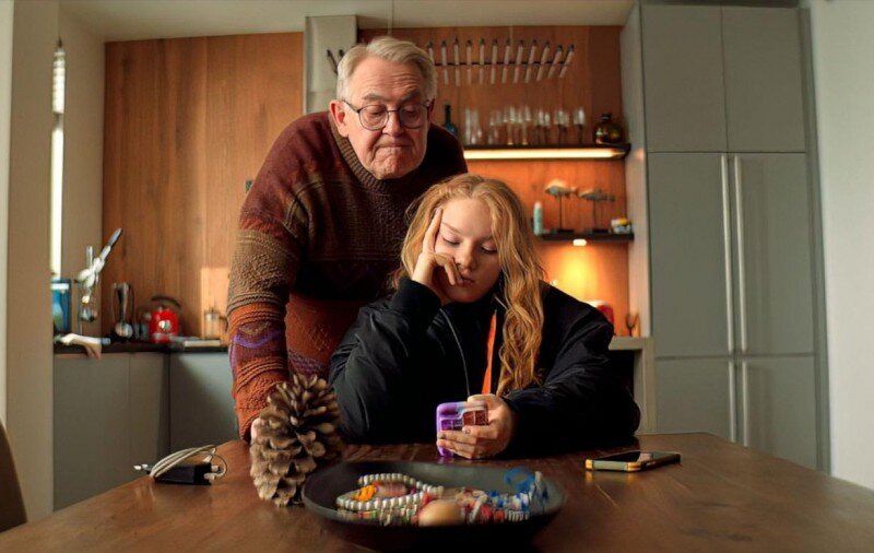 Кадр из сериала «Мамонты», реж. Иван Соснин, 2023