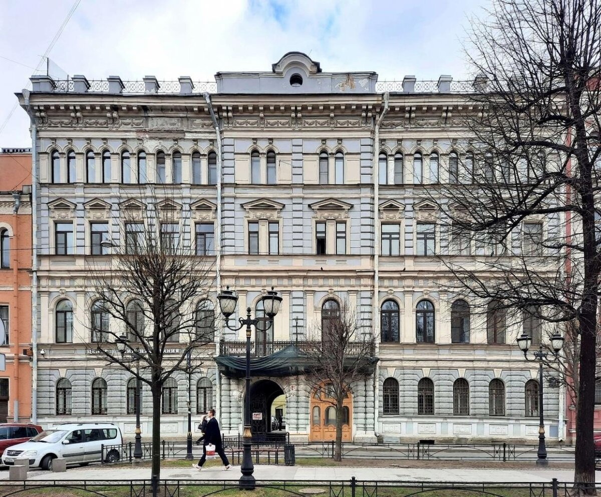 Фурштатская 42 санкт петербург. Здания Санкт-Петербурга. Доходные дома. Санкт-Петербург здание похожее на Зингер. Чего было в 21 доме на Фурштатской