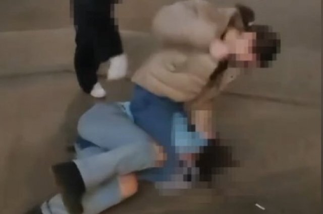    Что известно об избиении школьницы сверстницами у ТЦ в Екатеринбурге?