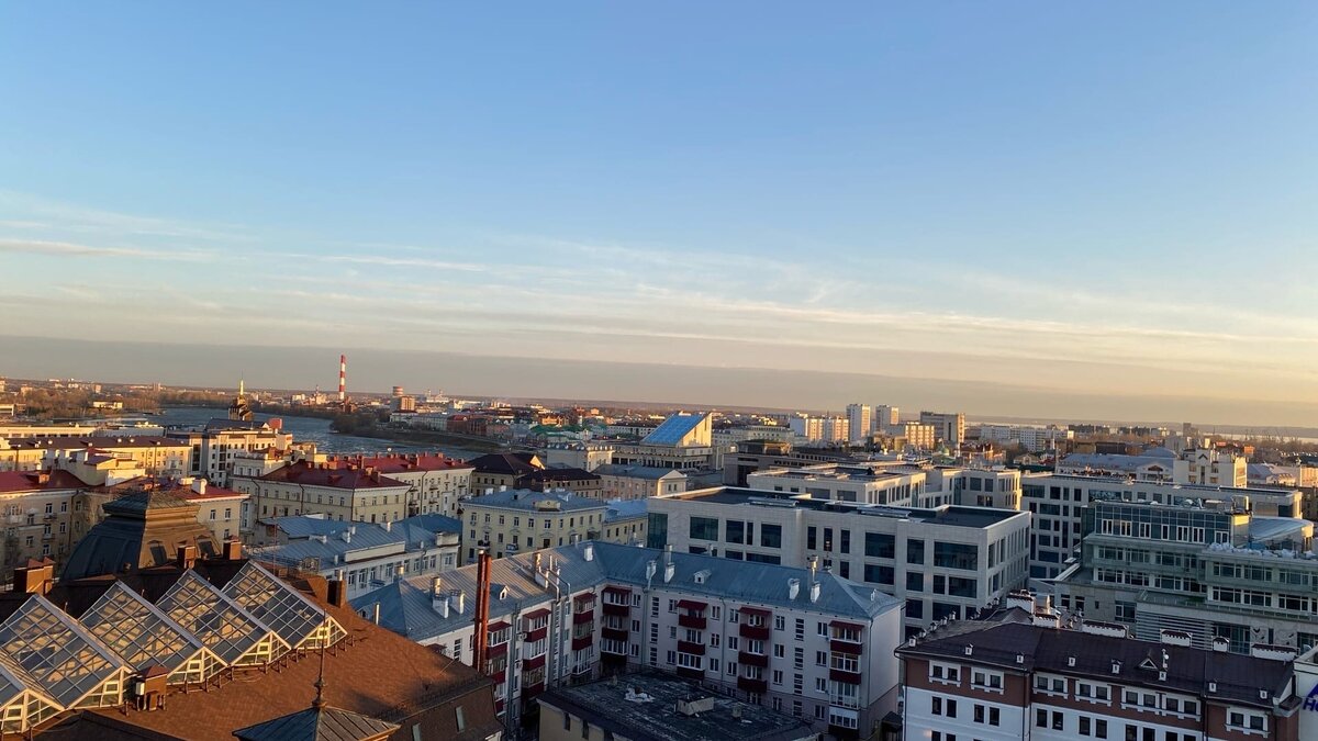     Вторник, 27 июня, ознаменовал последний рабочий день перед Курбан-байрамом в Татарстане. В Казани обсуждали будущие места под бывшим «Кырлаем» и под Соборную мечеть, эскизы нового театра Камала и скандал в детском саду с падающей штукатуркой.