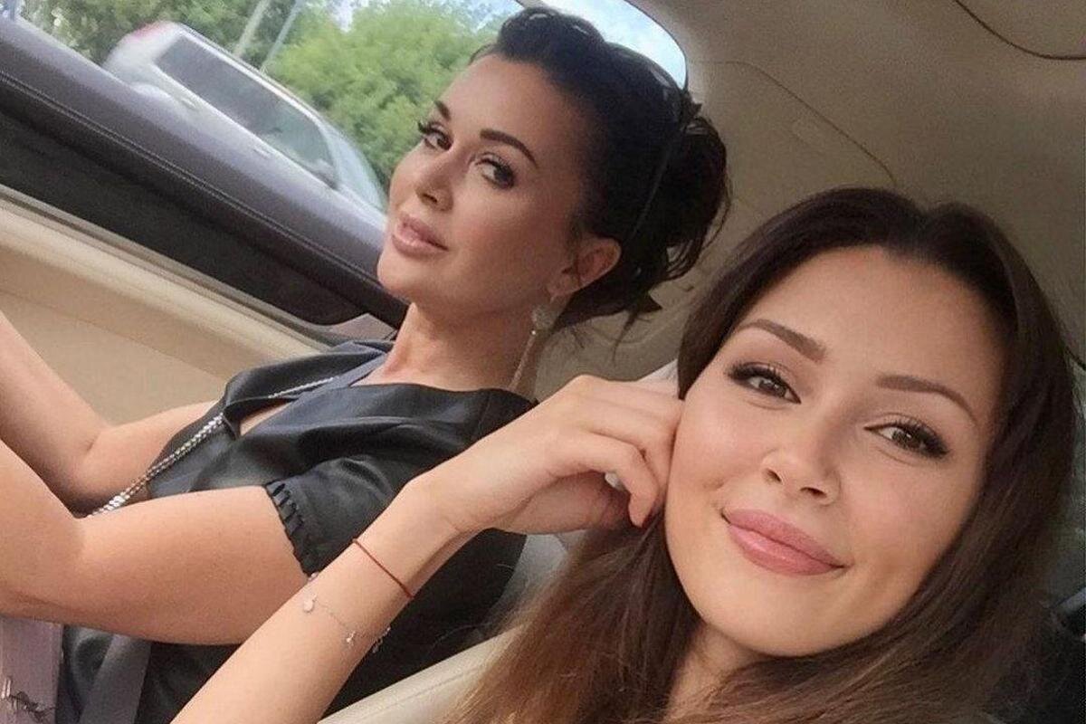 Анастасия Заворотнюк со старшей дочерью Анной, соцсети