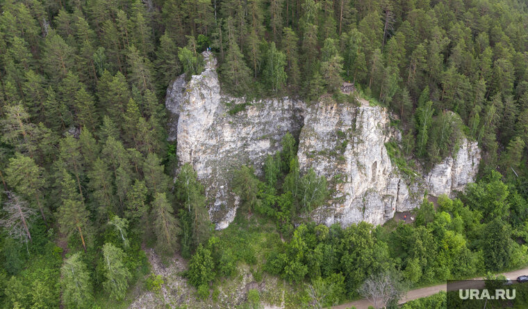   Жить туристы будут у камня Ермак на реке Сылва