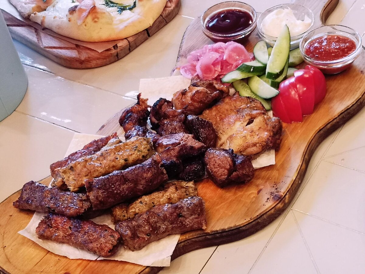 Много-много мяса