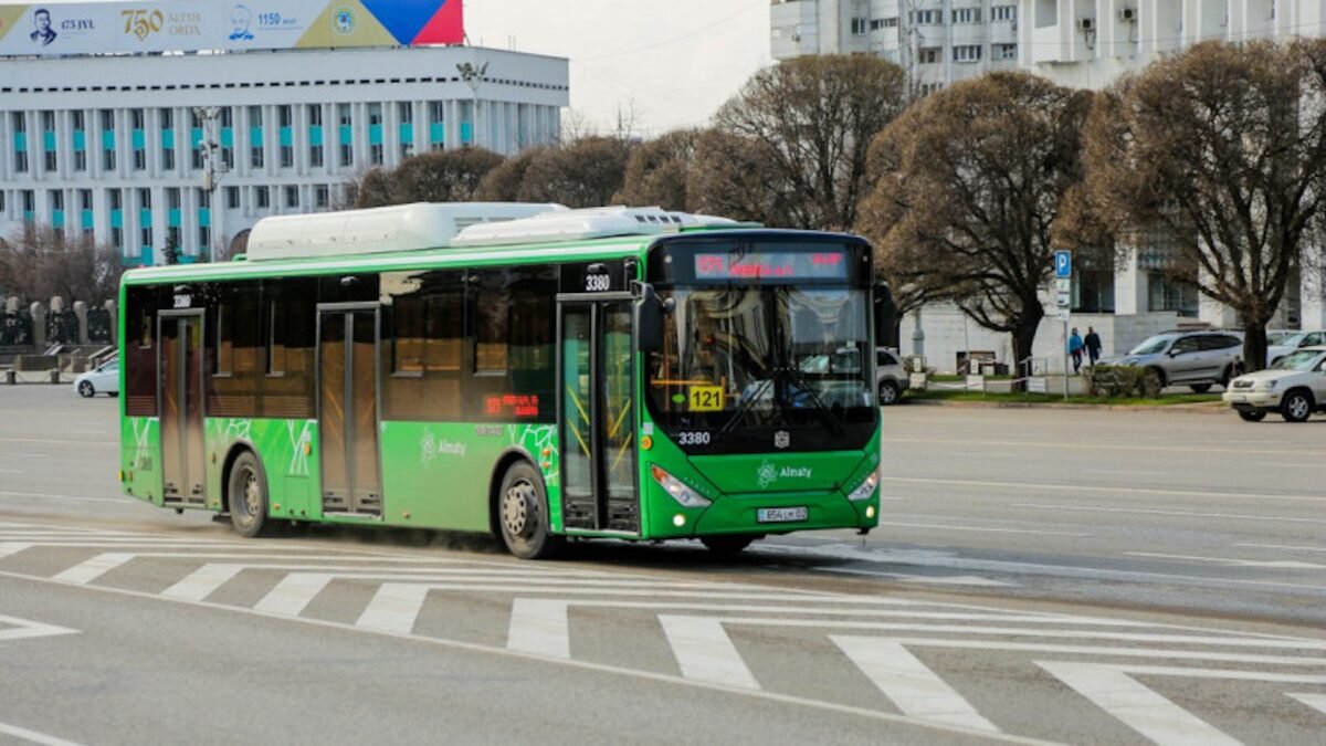 В Алматы средняя стоимость поездки на автобусе без субсидий государства  составила бы 425 тенге | Bizmedia.kz | Дзен