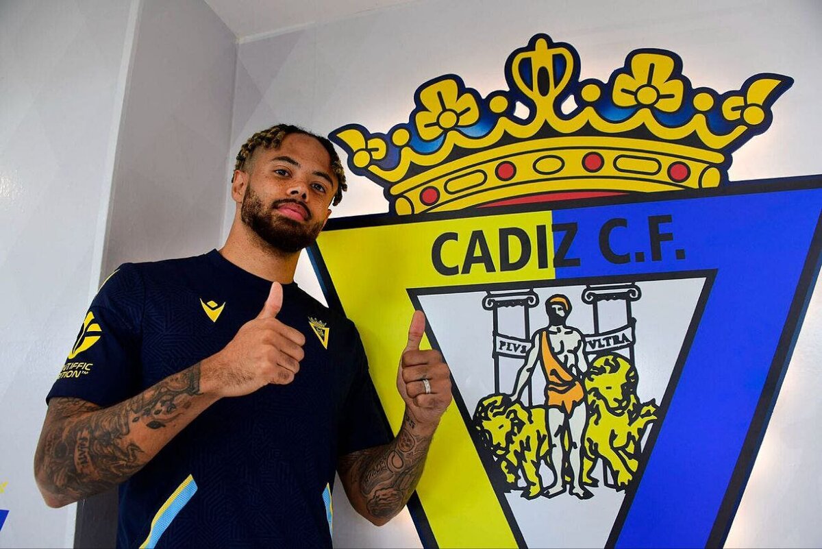 А потом перешёл в "Кадис"