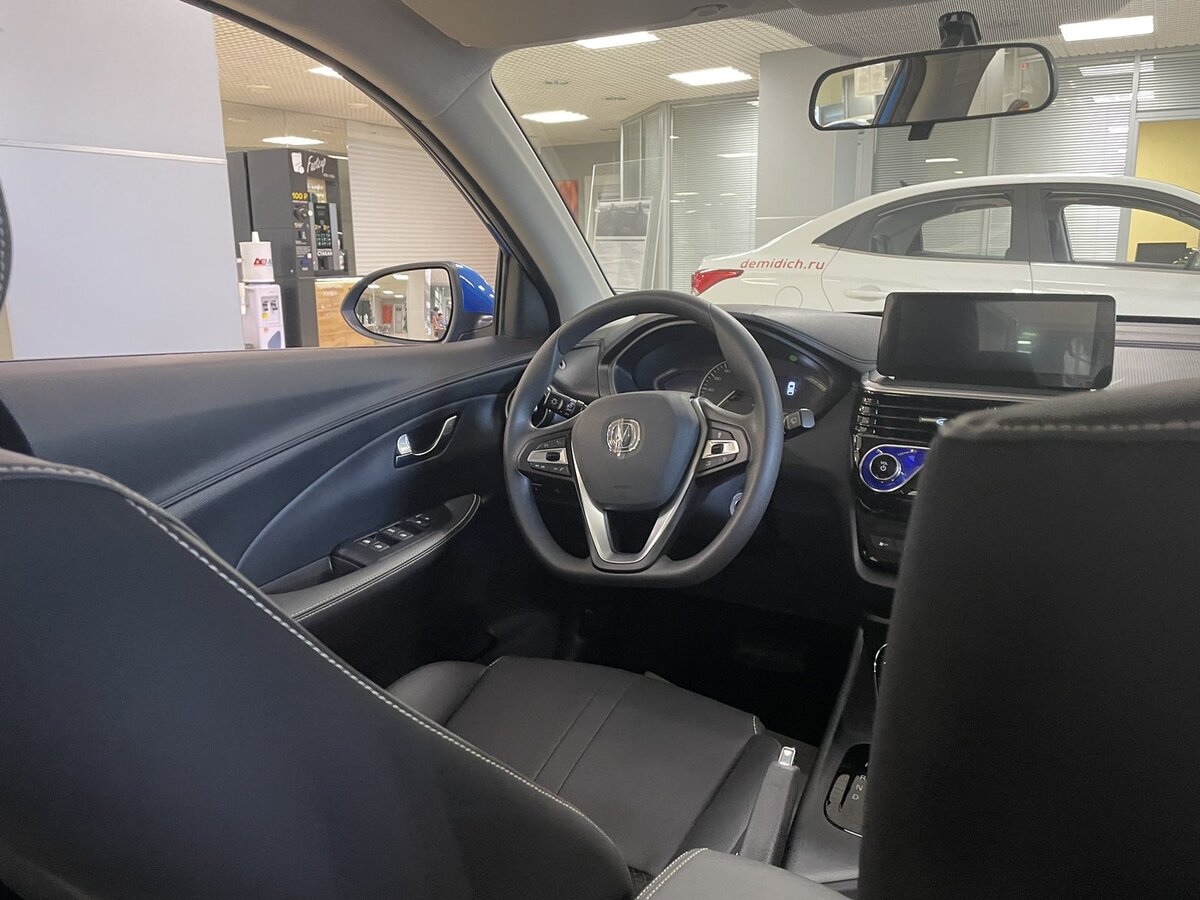 Благодаря регулировке сидения в разных направлениях удобно устроиться сможет водитель любой комплекции и роста 