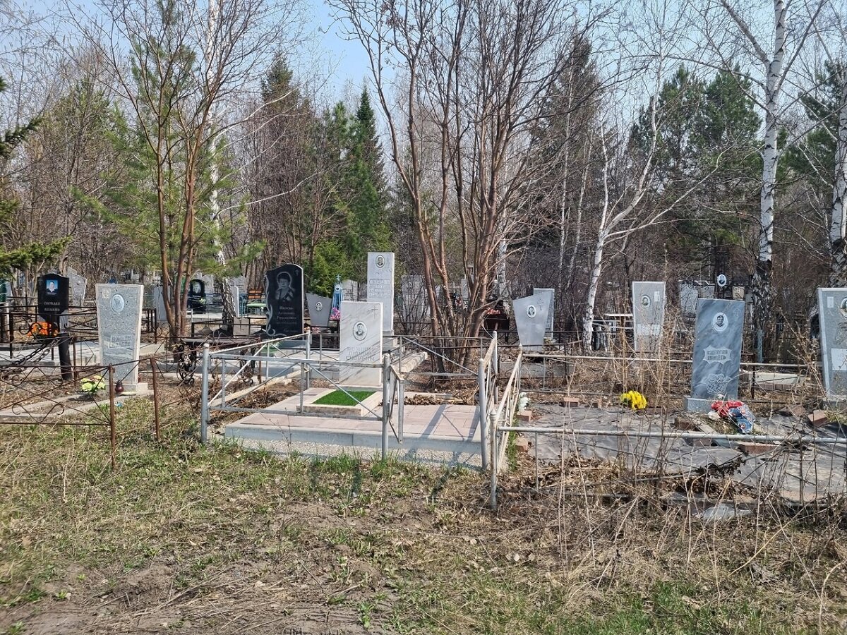 Можно ли посещать кладбище в воскресенье