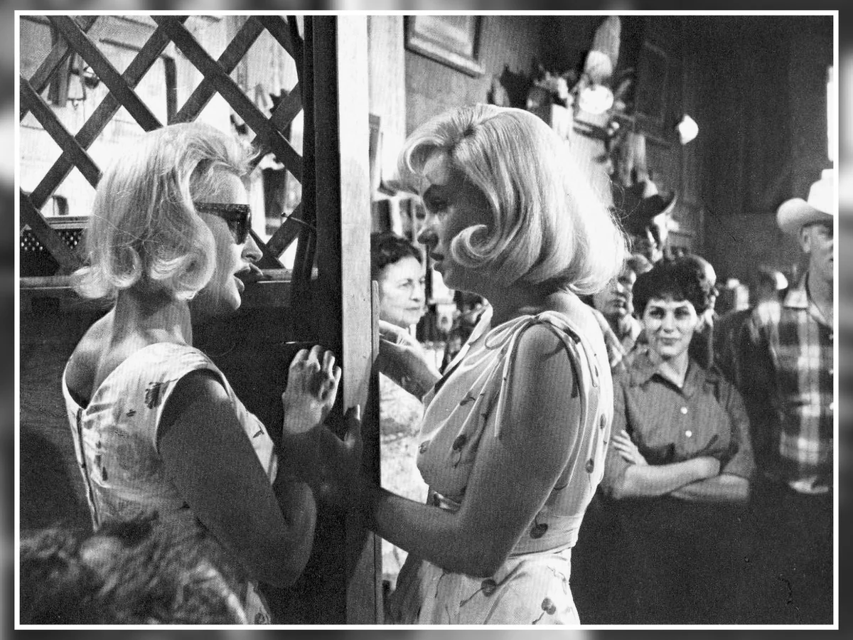 Монро и Мориарти на съемках фильма "Неприкаянные". Фото из открытых источников в сети Интернет.