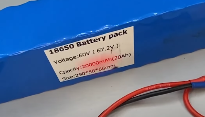 Фото 2. На этикетке аккумуляторной батареи указана емкость 20000 мА·ч