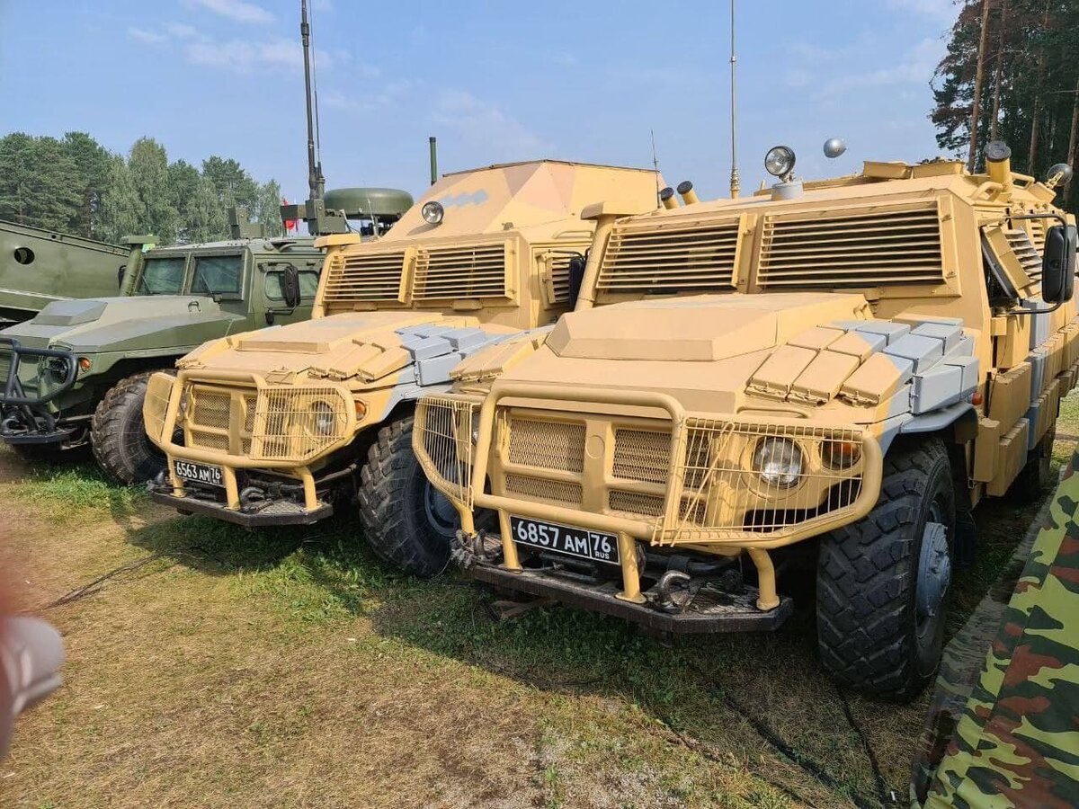      Бронеавтомобиль "Тигр" с динамической защитой"Контакт-1" Фото взято с Telegram