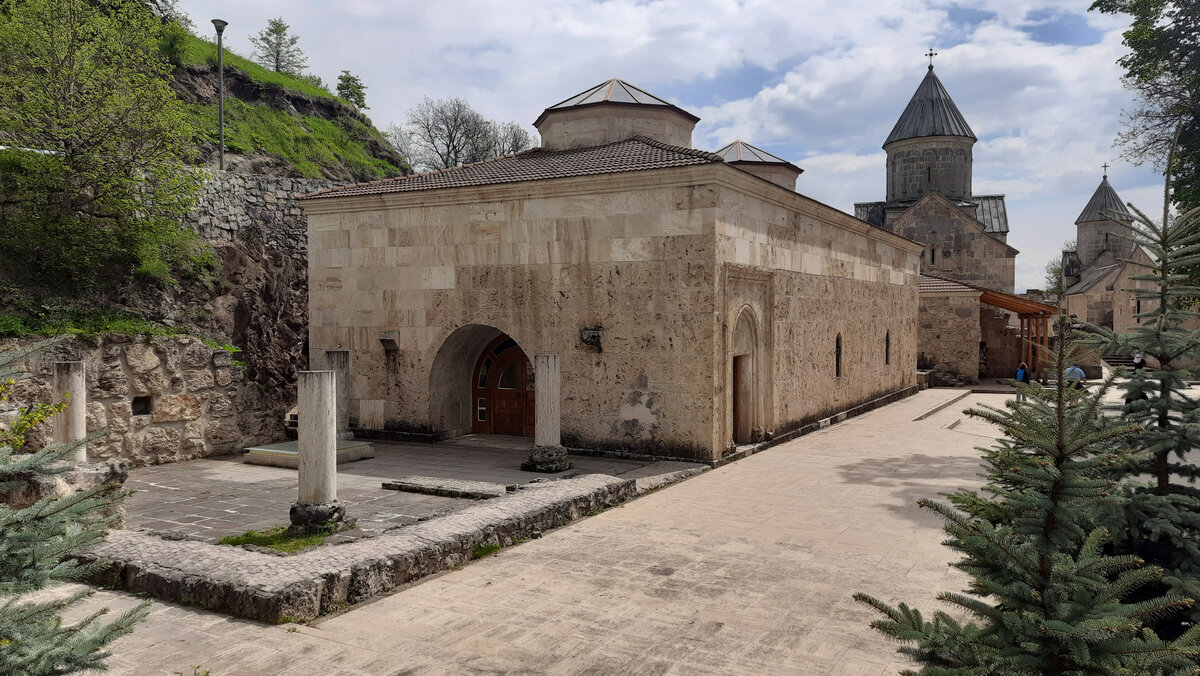 Но сначала на моем пути оказалась трапезная, построенная в XIII веке, и на сегодняшний день явно хорошо отреставрированная
