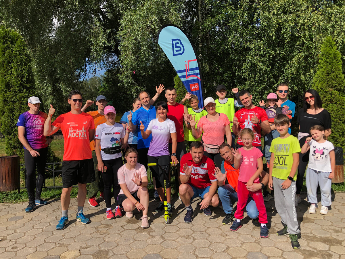 Общее фото от организаторов. Солнечно и ярко