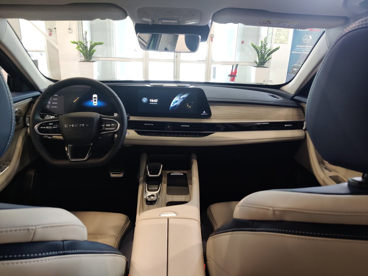 Большая цифровая зона управления с двумя 12,3'' HD-дисплеями