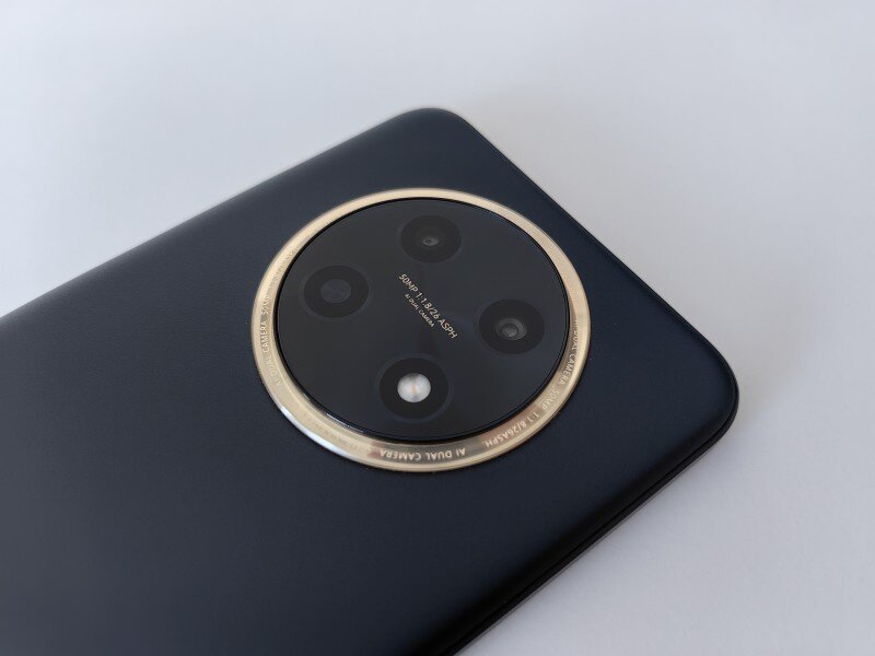    Недорогой Huawei Nova Y91 — телефон с максимально ёмкой батареей. Фото: livejournal.com