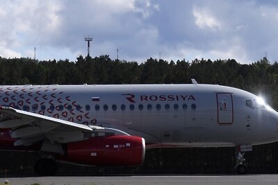    Самолет Sukhoi Superjet-100 авиакомпании "Россия" ©Илья Наймушин РИА Новости