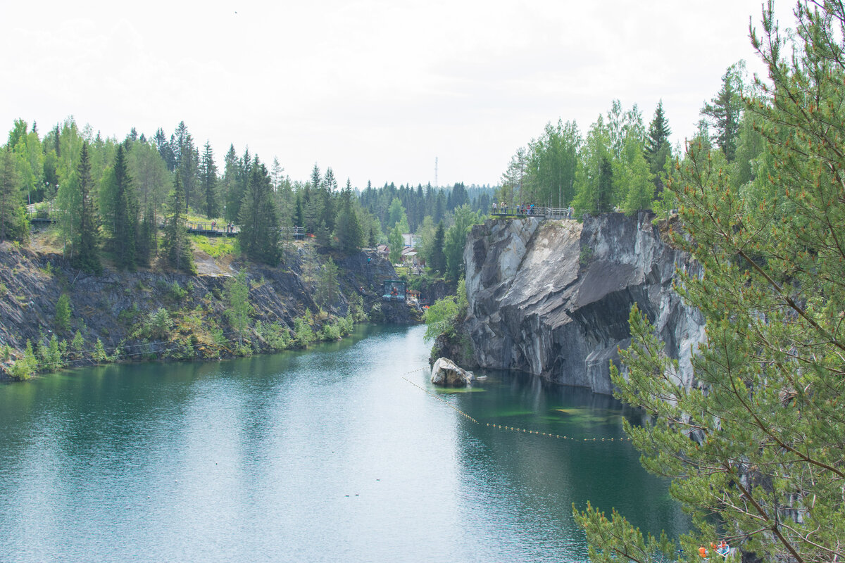 Мрамор, зелень, вода