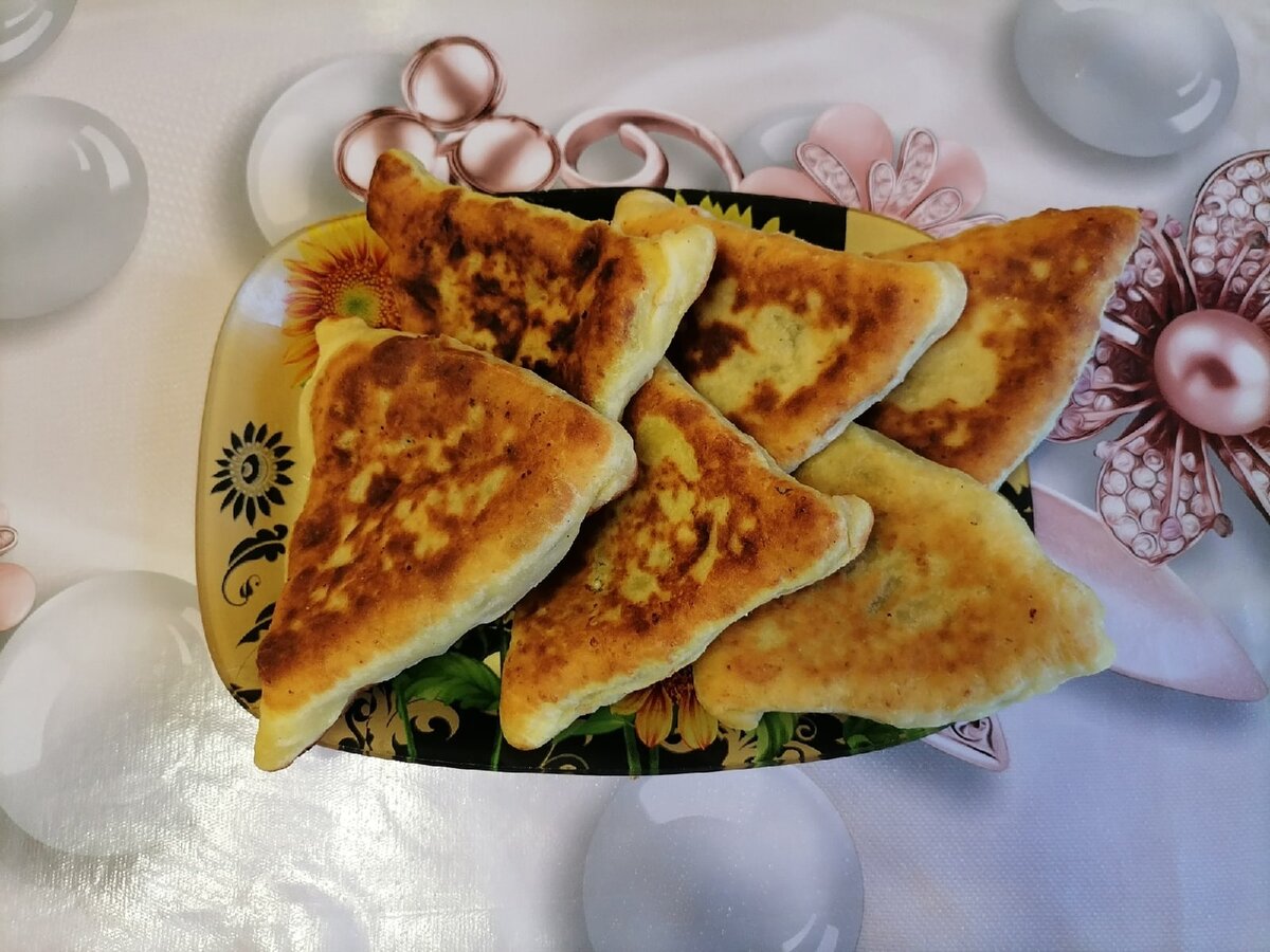 Жаренные пирожки со щавелем.