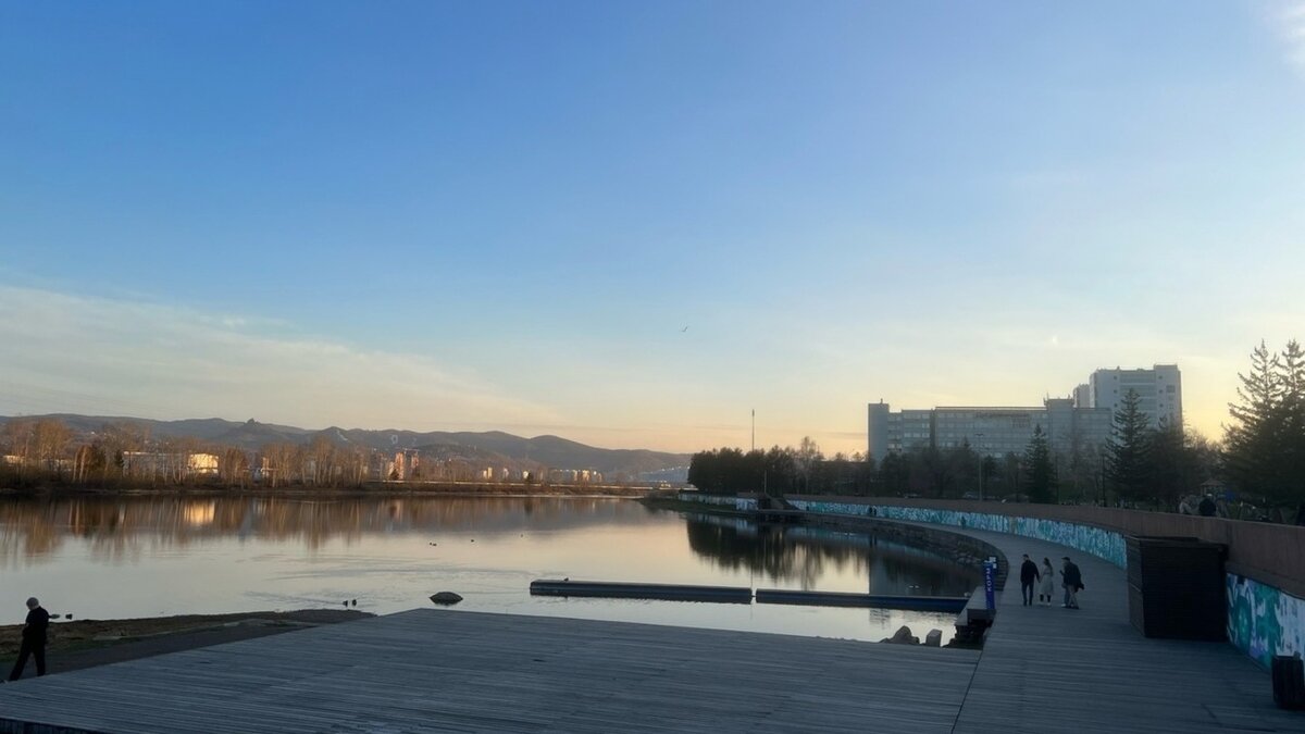     В Красноярске бабушка потеряла 7-летнюю внучку на прогулке, ее нашли через несколько часов.