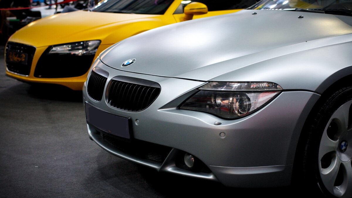     На российском автомобильном рынке назревает конфликт, который может задеть десятки тысяч автовладельцев. Российские власти не довольны практикой ввоза машин через Кыргызстан с существенным занижением цены. Продавцы наживаются на разнице таможенных пошлин, а расхлебывать придется покупателям.