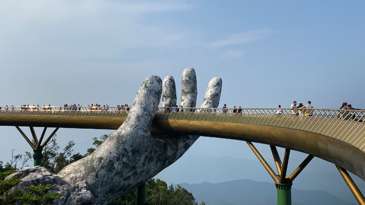 Ба На Хиллс. Мост «руки Бога»