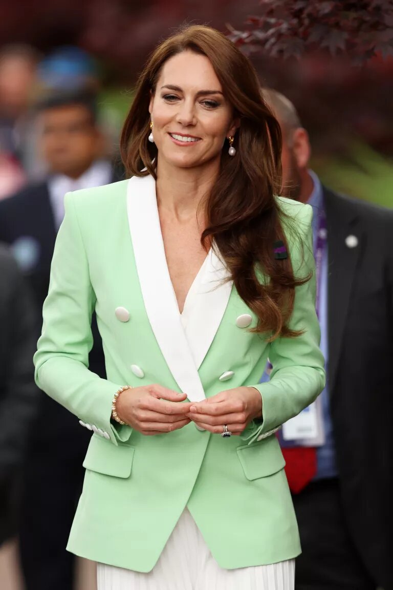 Kate Middleton Shoulders