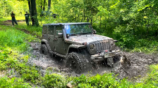 Мажор на JEEP Wrangler хотел доказать всем, что его авто едет лучше всех, но не получилось