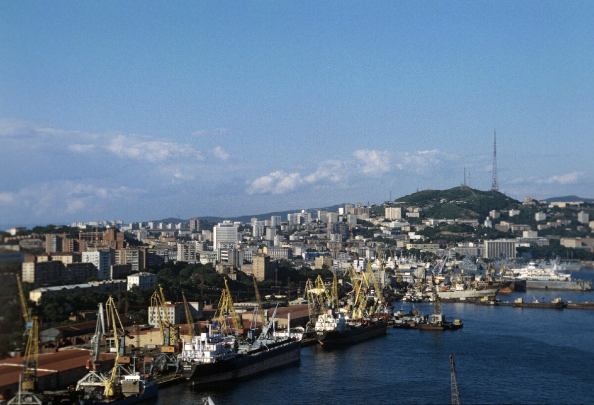 БАНДА "ТРИФОНОВСКИЕ" В ДЕВЯНОСТЫХ ГОДАХ НАЧАЛА ОРУДОВАТЬ ВО ВЛАДИВОСТОКЕ. ФОТО: LEONID DUBEYKOVSKYI/GLOBALLOOKPRESS