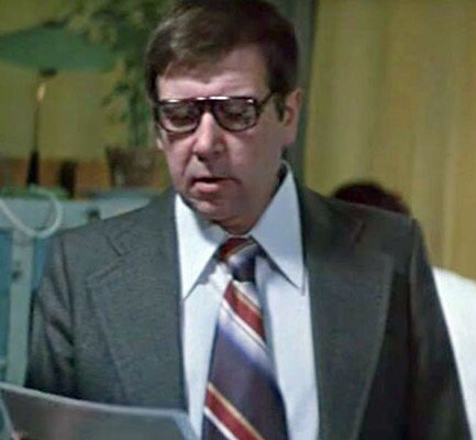 Евгений Петрович Султанов - актёр Николай Волков.