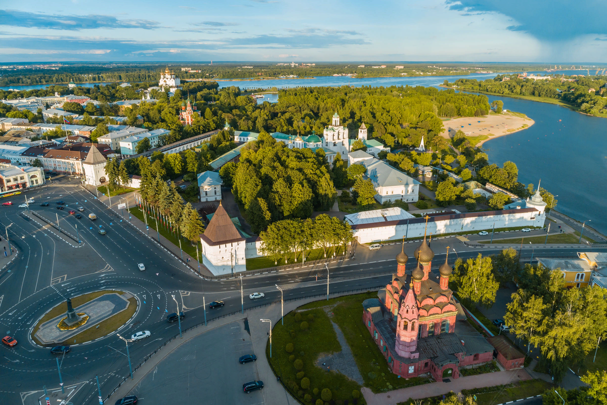 Много ярославль. Которосльная набережная 53 Ярославль. Ярославль туризм. Туристический потенциал Ярославской области. Ярославль регион.