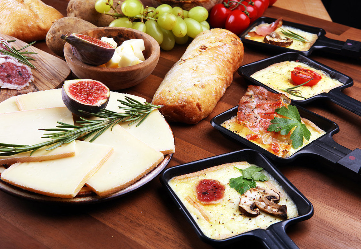     Приглашаю вас на раклет! Что это такое, как выбрать раклетницу и что в ней приготовить