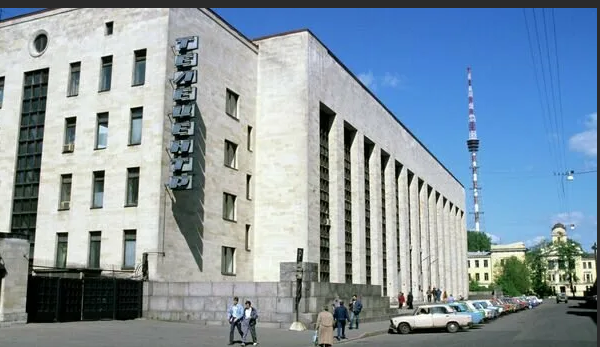 (окна нашей редакции на 4-м этаже) 