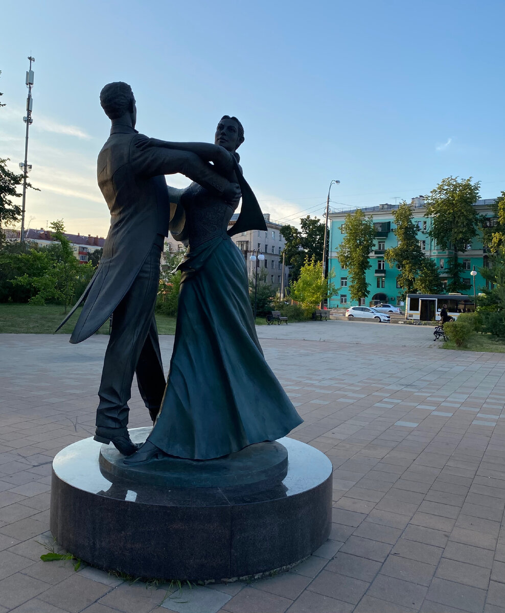 Это скульптура недалеко от моего дома. 