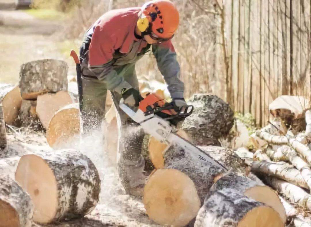 Козлы для распиловки бревен. Тимбилдинг бревно. Stihl ms211c. Приспособление для распиловки дров бензопилой. Дрова пиленые.