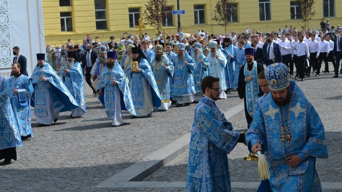     В Казани в связи с праздничным Пасхальным богослужением и крестным ходом собираются ограничить движение. Соответствующее постановление опубликовали на сайте мэрии города.