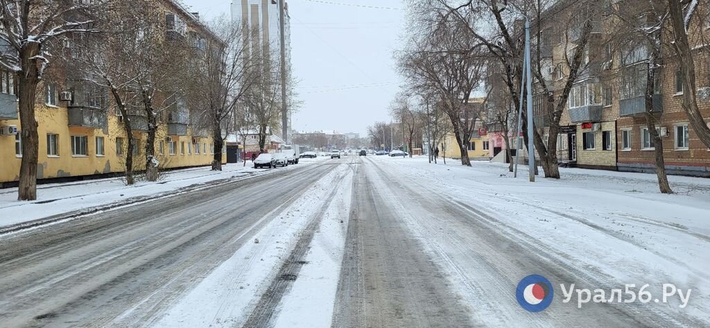    Прокуратура Оренбургской области взяла на контроль ситуацию с уборкой дорог и отключением водо- и электроснабжения