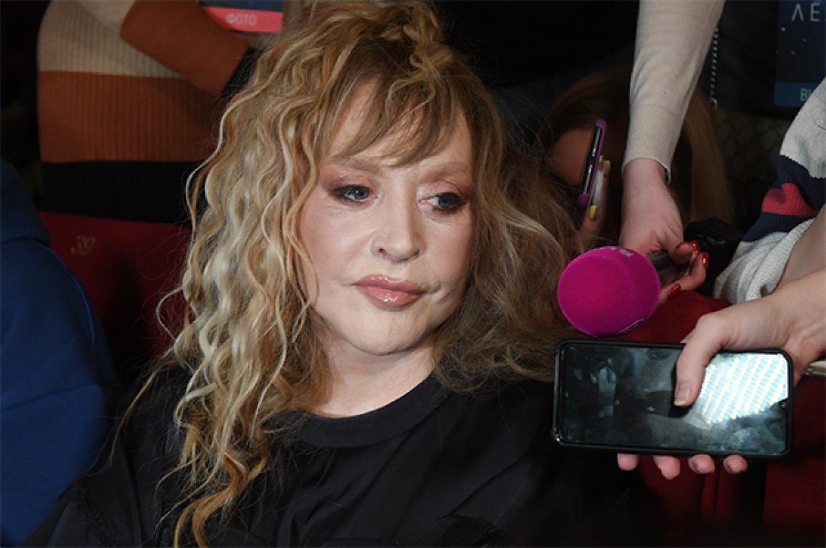    Алла Пугачева.